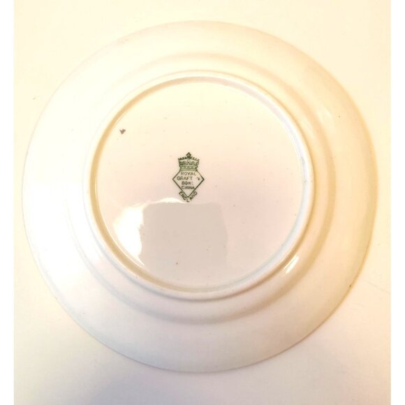 Vintage Wall Hanger with two Beautiful Vintage Plates - Picture 10 of 11